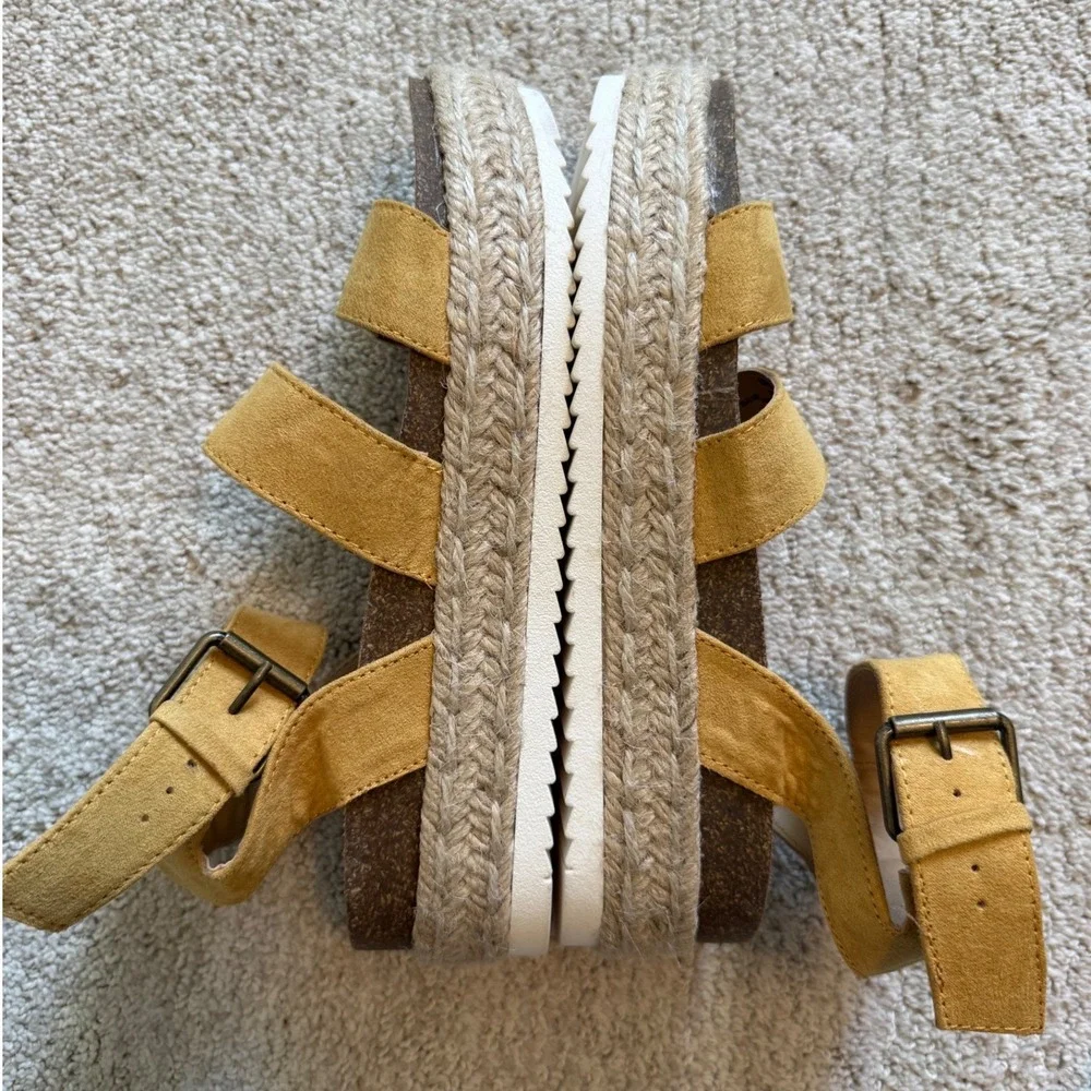 Universal Thread Mustard Yellow Espadrille Platform Sandals Womens Size 7 Buckle